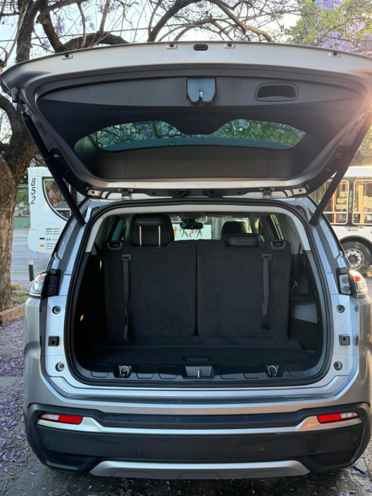 Jeep COMMANDER LIMITED 1.3T — foto 4